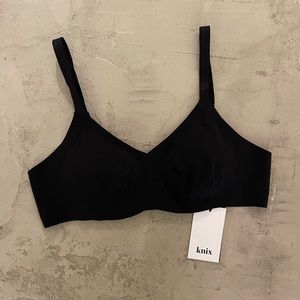 Knix Padded V-Neck Thin Strap A36